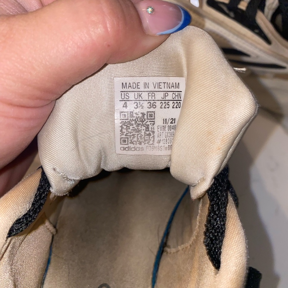 Adidas - Picture 4 of 5